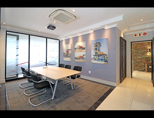 540M² OFFICE TO LET IN PARKMORE